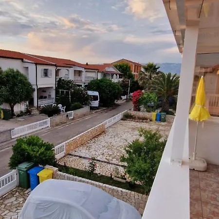 Hausadrian /apartments Tony *