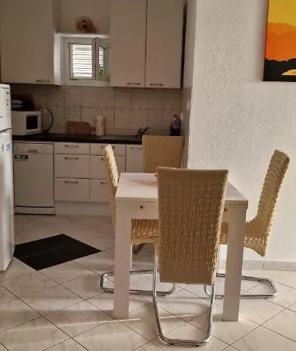 Hausadrian /apartments Tony *